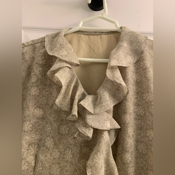 Floral Ruffle pistachio Color Blouse - Picture 2 of 7